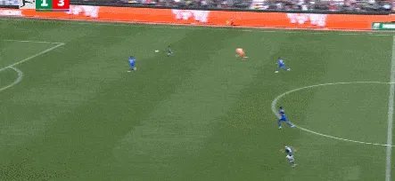 星空体育app下载-弗莱肯出击失误被过，施密特推射空门得分，不莱梅2-3