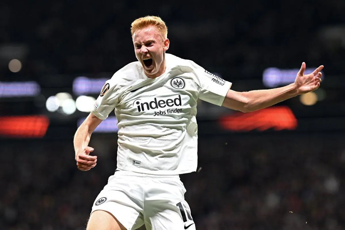 星空体育官方平台-罗马诺：法鹰中场拉尔森拒绝沙特邀约，坚持留在欧洲发展