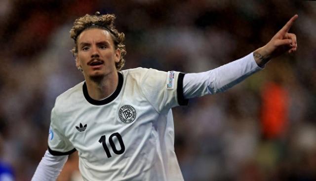 星空体育app下载-记者：纽卡新援沃尔特马德身披27号球衣，他本轮不会出战利兹联