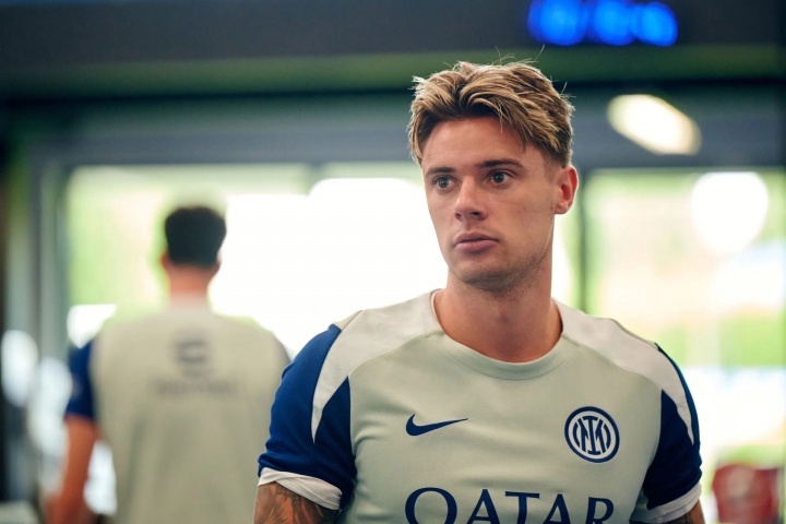 官方：国米中场扎莱夫斯基转会亚特兰大，据悉转会费1700万欧