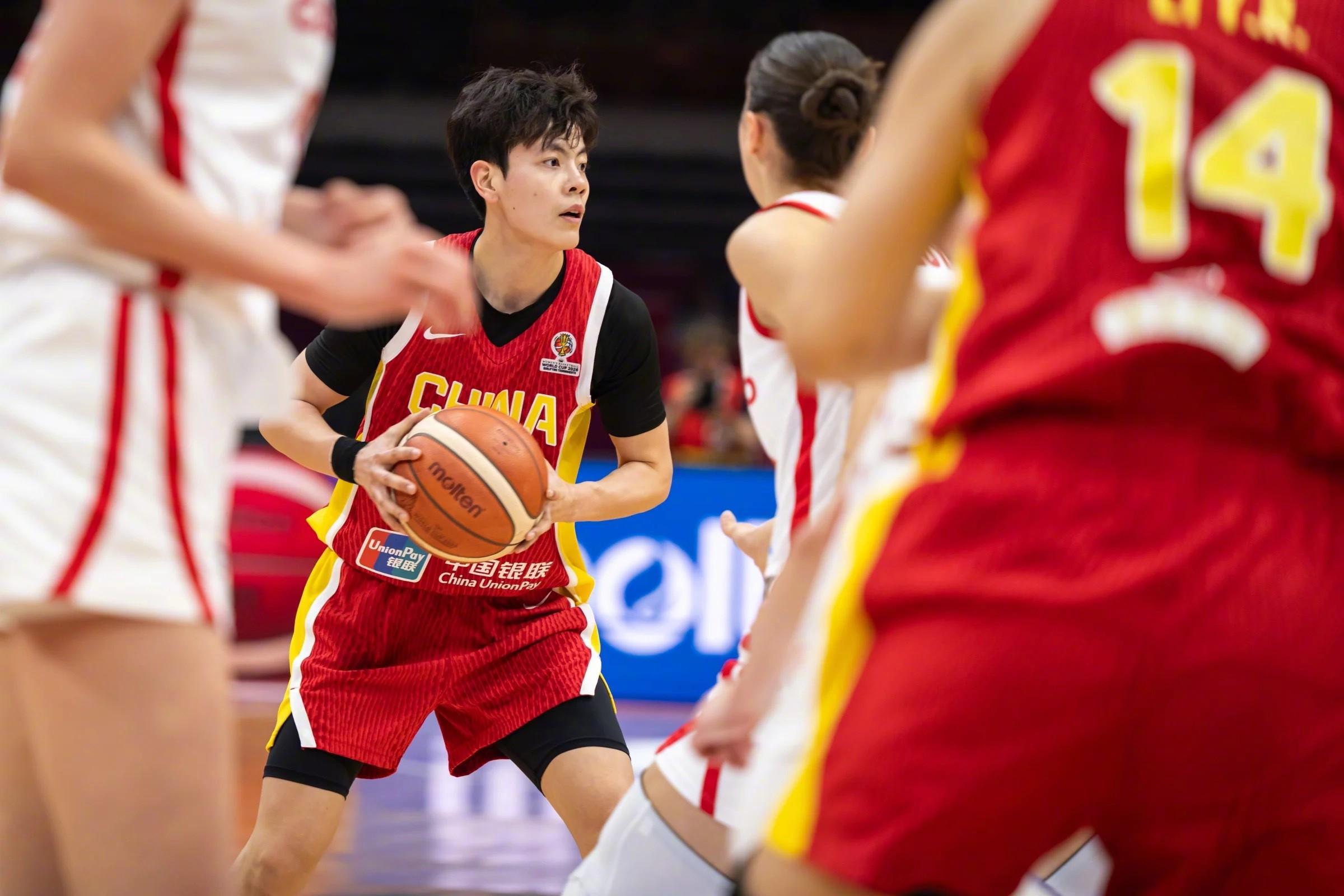 星空体育官网入口-苏群：中国女篮后面很难有李梦了；张子宇跟现代篮球节奏脱节