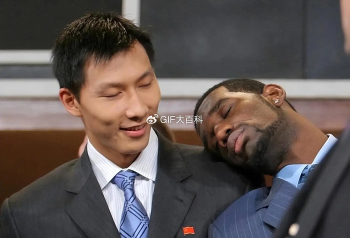 星空体育app下载-易建联真的混不下NBA吗？5年换4队后才发现，答案可能让人意外|布鲁克林篮网队|球员|联盟|篮网|环境_新浪体育_新浪新闻